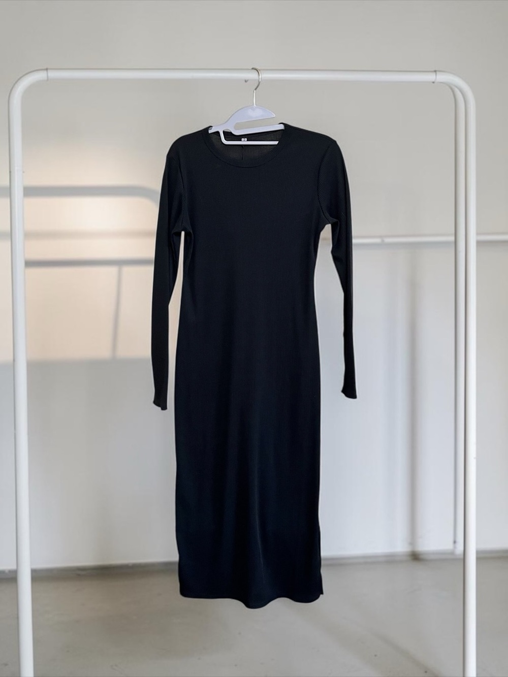 Uniqlo Ribbed Long-Sleeve Midi Dress with Side Slit S - Picture 7 of 8